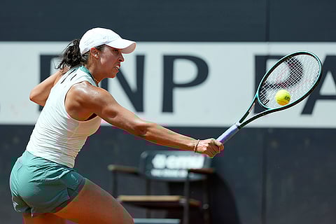 Madison Keys returns the ball to Iga Swiatek